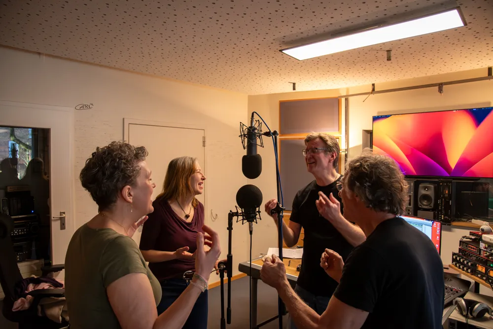 2zu2 beim mehrstimmigen Einsingen im Tonstudio